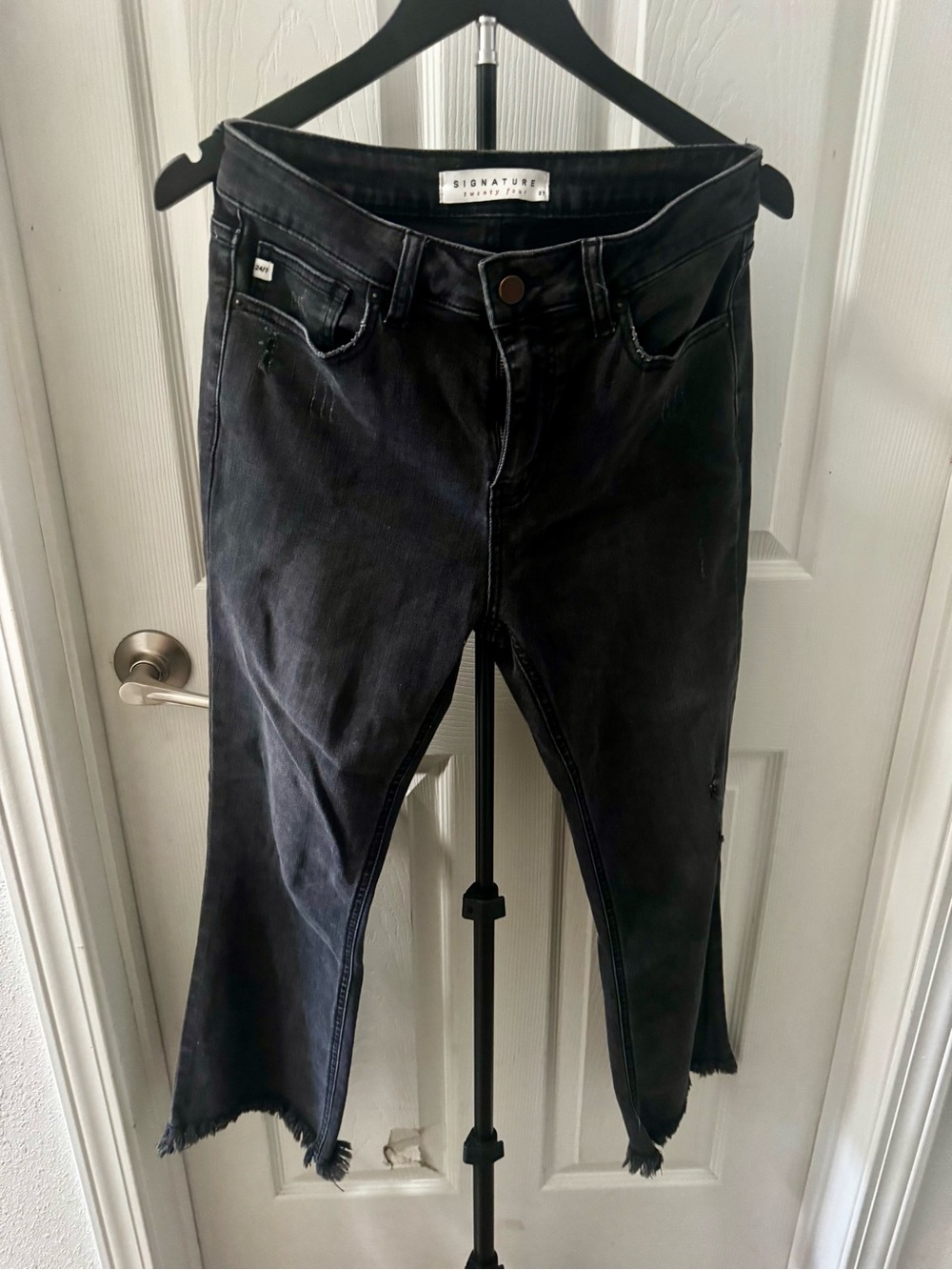 Signature Black Cropped Frayed-Hem Jeans